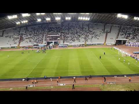 Torcida upala na teren