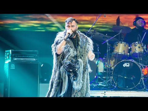 Lupii - Peste sat în lună plină