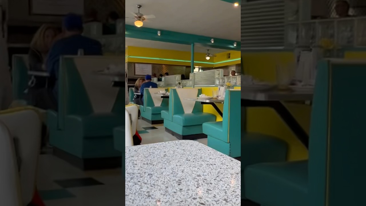 Valliant’s Diner ! Vintage 50’s decor ! Pittsburgh Tourist Attractions