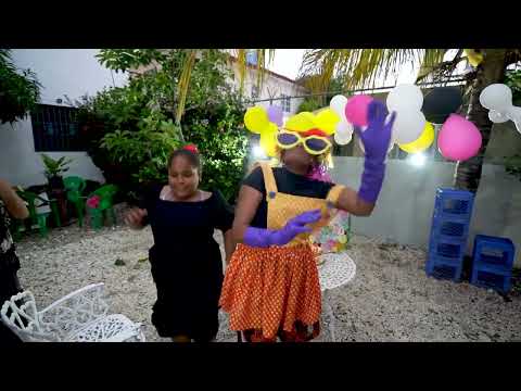 El cumpleaños de Luciana, La Piñata y los payasos