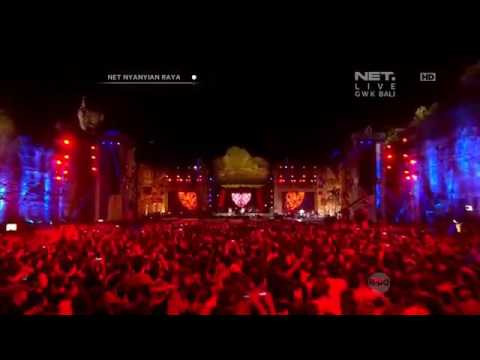 Iwan Fals Feat. Superman Is Deat Bangunlah Putra Putri Ibu Pertiwi Live Konser