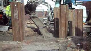 preview picture of video 'VIDEO retaining wall concrete pour 09 03 11.wmv'