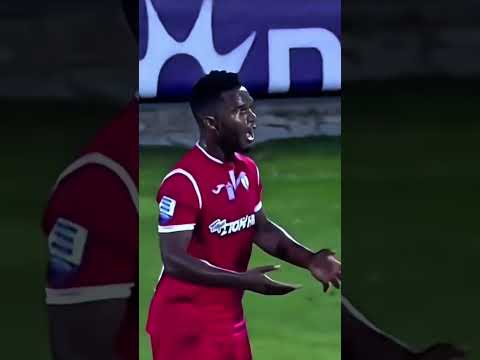 La plaisanterie qui a mal tourné entre joueur et arbitre #football