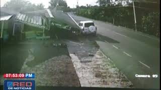 Un persona pierde la vida tras carro entrar la plaza del aguacate en la carretera Salcedo- Moca