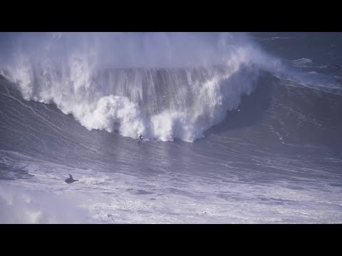 2022 - HUGE WIPEOUT & RESCUE AT NAZARE (Lucas Chumbo, 25 feb 2022)