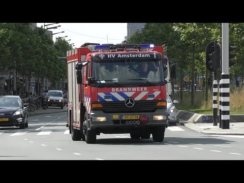 PRIO 1 HVT 13-3578 en Politie VOA naar een Gekantelde Taxi op de Saphatistraat in Amsterdam