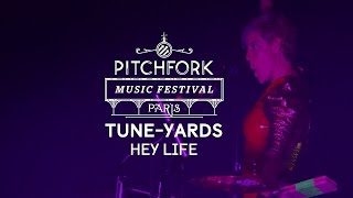 tUnE-yArDs | &quot;Hey Life&quot; | Pitchfork Music Festival Paris 2014 | PitchforkTV