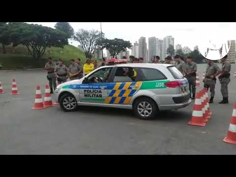Brazilian policeman learning how to get out of a tight parking space