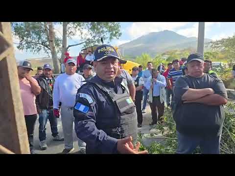 Transportistas de Jalapa bloquearon ruta a Monjas por alza al precio de los combustibles