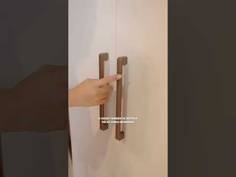 Video thumbnail of Guarda Roupa Verso Demobile 6 Portas
