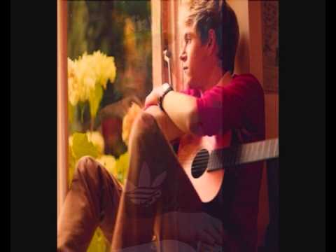 One Direction- Kiss You (Niall Horan)