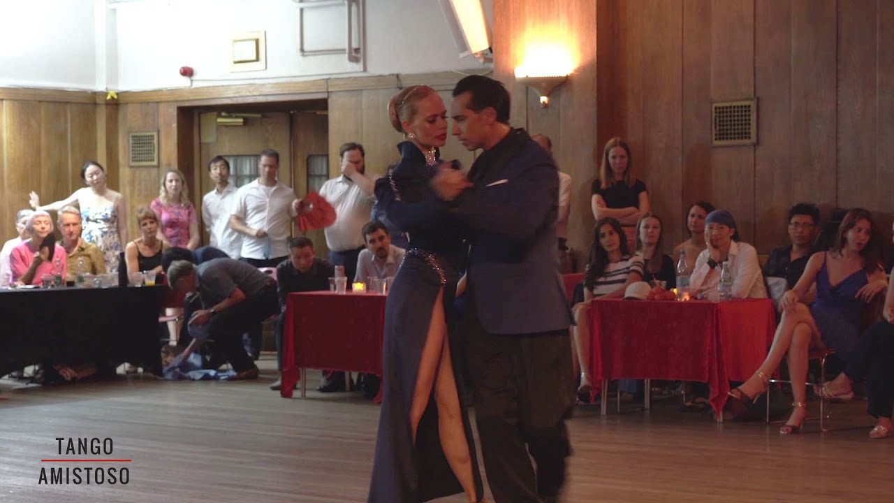 Video thumbnail for Marcos Roberts & Louise Malucelli, Lloran las Campanas - Carlos di Sarli, Negracha London 2023 (1/4)