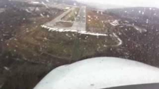 preview picture of video 'Diamond DA40 Rainy Charleston WV Takeoff/Landing'