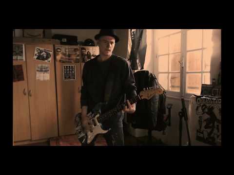 Love Kills - Ramones