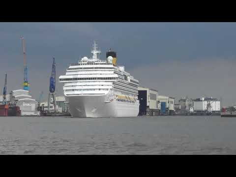 Costa Pacifica beim Auslaufen in Hamburg am 17.06.2018