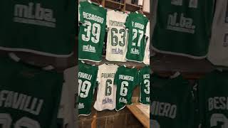 le-magliette-dell-avellino-firmate-dai-calciatori-messe-all-asta-per-beneficenza