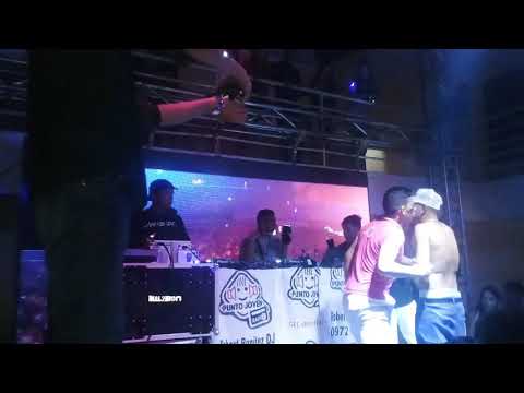 Rubéns Montes- Quase cai do palco no show do Mc Nando DK  olha no que acontece