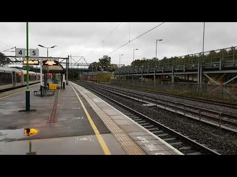 37611 blasts through Tring