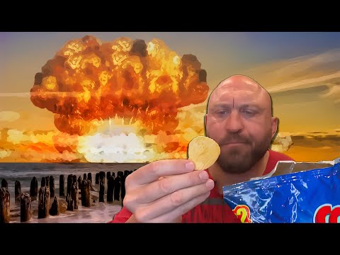 Мужик ест чипсы на протяжении 13 миллиардов лет