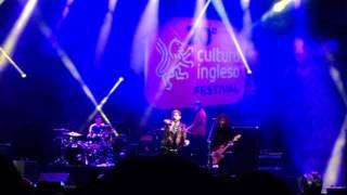 Kaiser Chiefs - Parachute (Cultura Inglesa Festival)