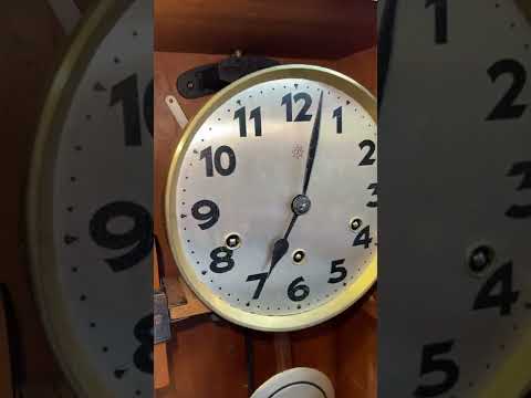 Junghans 4 gông 8 búa của gông hoa thị tặng ông tây