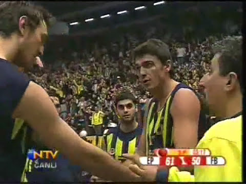 Marcus Haislip fights Mirsad Turkcan