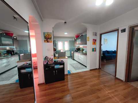 Apartament spațios de 4 camere bl 1982 Berceni etajul 8 bloc anvelopat — Video