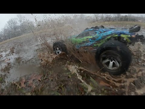 Traxxas Rustler 4x4 VXL Unboxing & Bash Test 👀