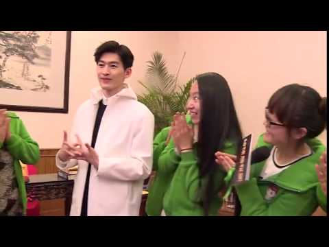 《少年四大名捕》独家花絮:张翰大送香吻 何晟铭变导演很疯狂