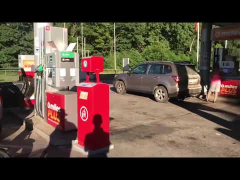 Ferrari at gas station LOUD EXHAUST!!! Armytrix (  Ferrari F12 Berlinetta V12 740hp Armytrix)