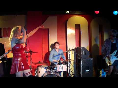 Kiria-Live Sex On Stage