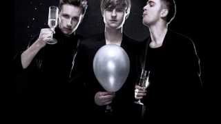 Lipstick Lies - Julias Moon Lyrics