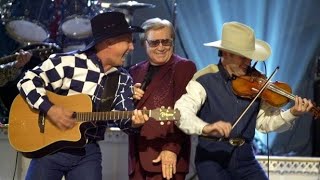 Garth Brooks &amp; George Jones - Beer Run (Live @ 35th CMA Awards, 2001)