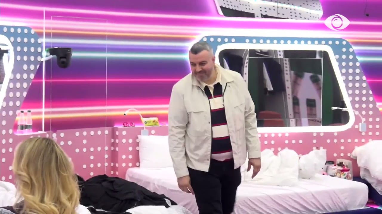 Selin qëndron me Gimbon, Rogerti i drejtohet banores: Çohu lëviz bëj lojë…