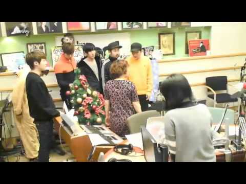 131224 Taking Photo with guest Super Junior Ryeowook KTR