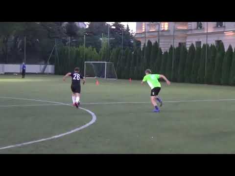 Fragmenty pierwszej połowy spotkania ASTOR B - Janusze Futbolu (FLS Wiosna 2020)