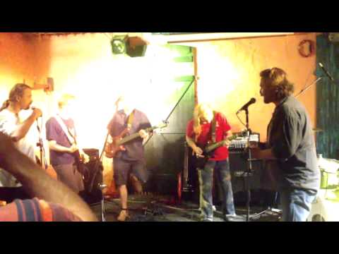 Karma Makaka - Zvěrstvo and Jam, Česká 1