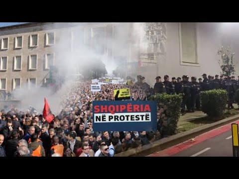 🔴Opozita zbret në shesh, protestë 1 orë e 30 minuta para Kryeministrisë, për largimin e Ballukut