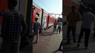 preview picture of video 'Allahabad ltt duranto express train view'