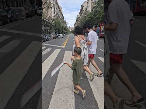 Gino Tino Mamá cruzando Diagonal Norte Obelisco Plaza de Mayo Buenos Aires Argentina 7/12/25 #gino