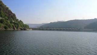 preview picture of video 'cruise on srisailam dam reservoir with the dam in the foreground'