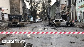 Ukraine civilians flee Kherson as Russian attacks intensify - BBC News