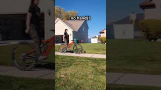 👋Look, mom! No hands!😁🚲 • #mtb