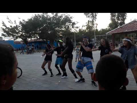 GRUPO DOS PASSINHOS DANÇANDO A MÚSICA DO MC ABALO POC POC