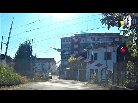 3 passaggi a livello Nizza Monferrato (AT) treno in transito # railroad crossing # bahnübergang