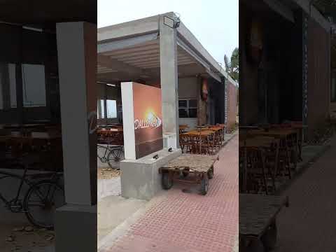 Caminhando na praia de Itaparica