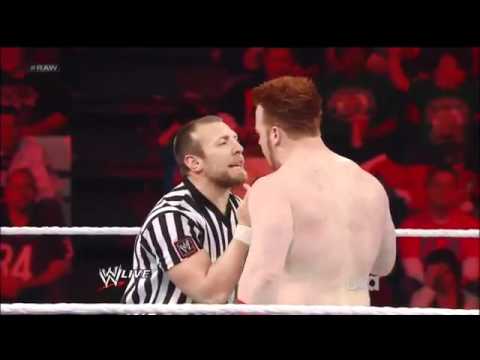 WWE Raw Mark Henry vs Sheamus ( Special Referee Daniel Bryan )