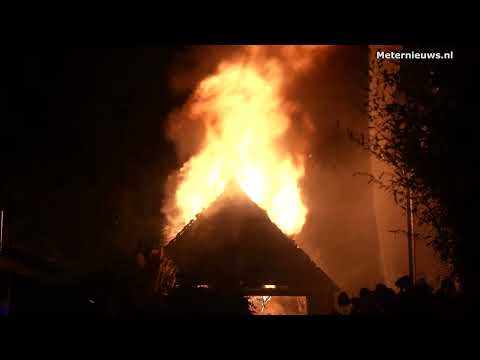 Meppel - Garagenbrand mit meterhohen Flammen