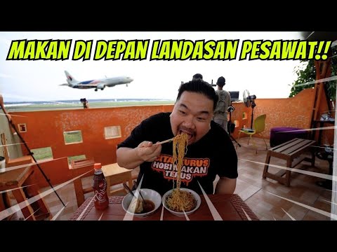 PERTAMA KALI MAKAN PERSIS DI DEPAN LANDASAN PESAWAT TERBANG!!