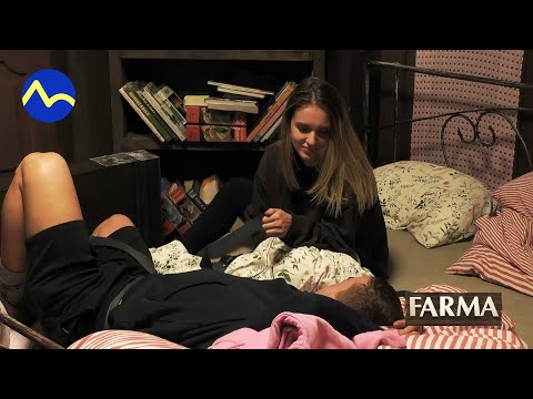 Alex žiarli na Šimona - FARMA